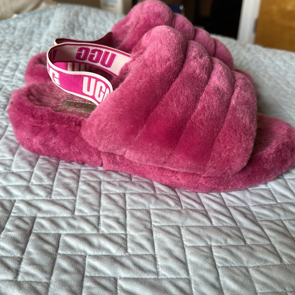 UGG Women's Fluff Yeah Slide Size 8